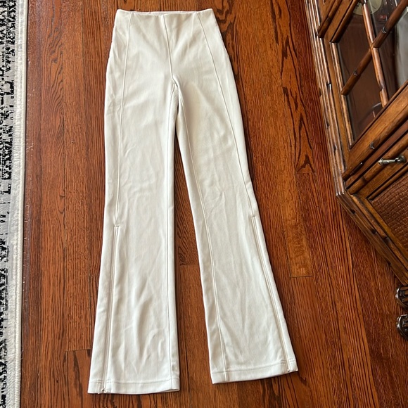 Lululemon Bone Ribbed Softstreme Flare Pants Size 2 - Picture 1 of 10